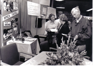 F15 Infomarkt ouderen in Dorpscentrum, 1991